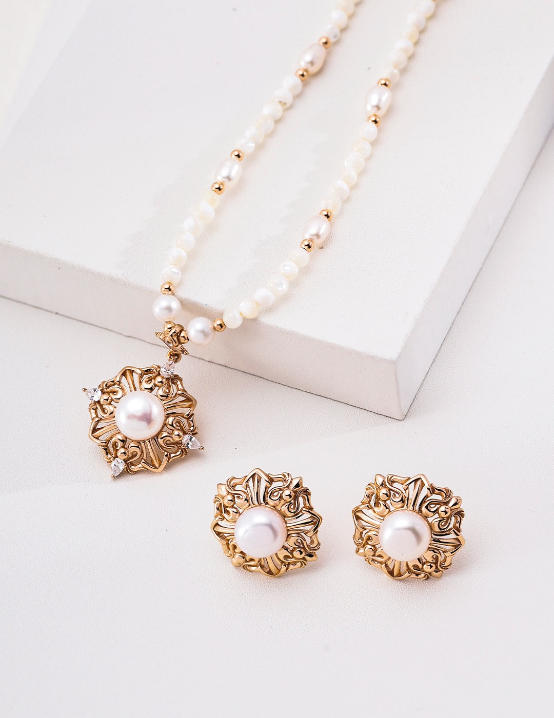 Vintage‑Gold Gothic Coronet Pearl Necklace
