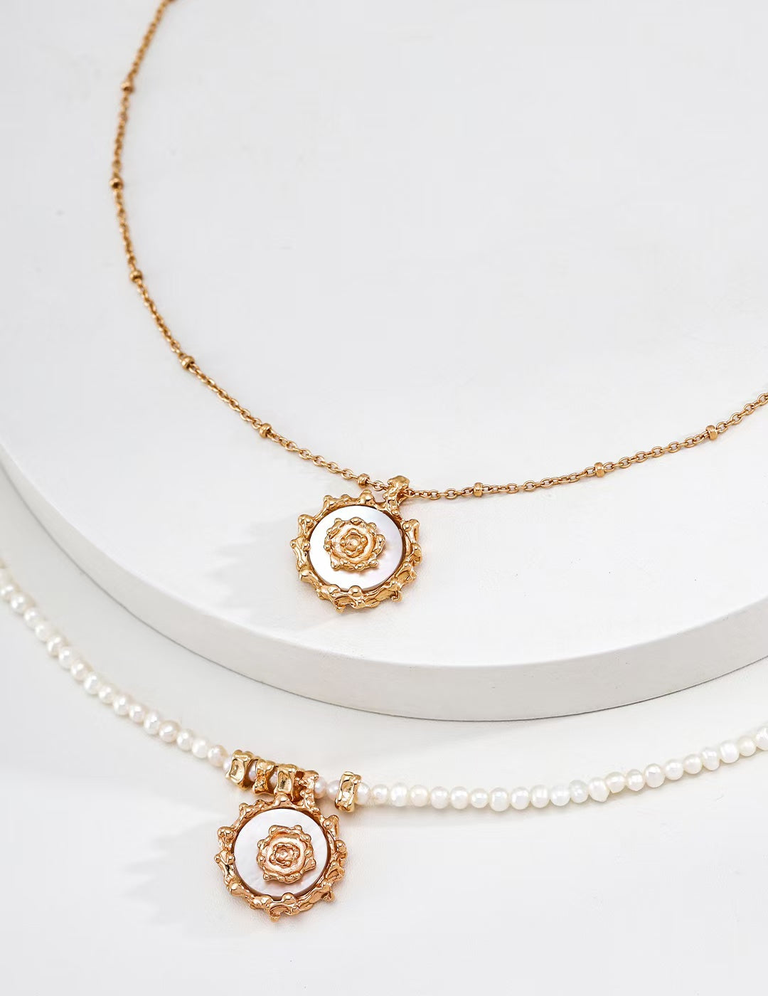 Mother-of-pearl necklace with sun-inspired design.