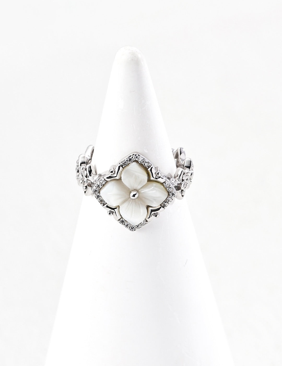 S925 Sterling Silver Palace‑Style Four‑Leaf‑Clover Mother‑of‑Pearl Open Ring