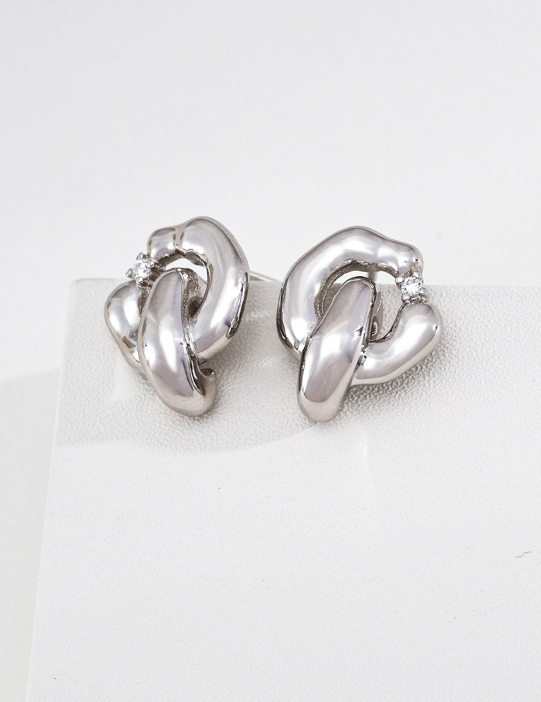 S925 Sterling‑Silver Interlocking Loop Cubic Zirconia Earrings, Vintage‑Gold Hug‑Series