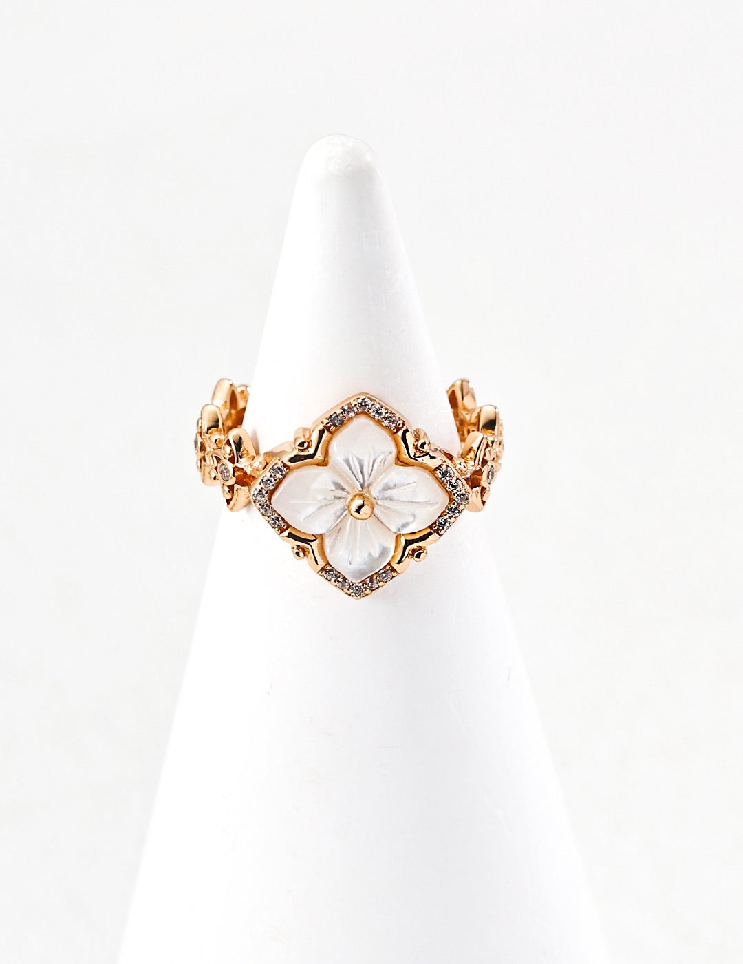 S925 Sterling Silver Palace‑Style Four‑Leaf‑Clover Mother‑of‑Pearl Open Ring