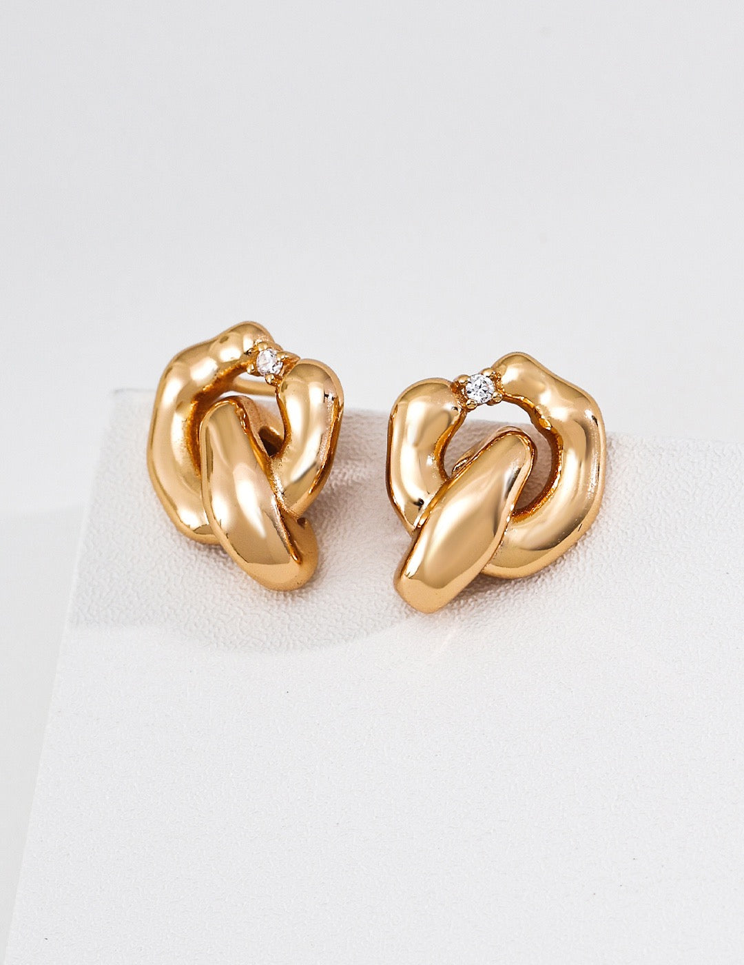 S925 Sterling‑Silver Interlocking Loop Cubic Zirconia Earrings, Vintage‑Gold Hug‑Series