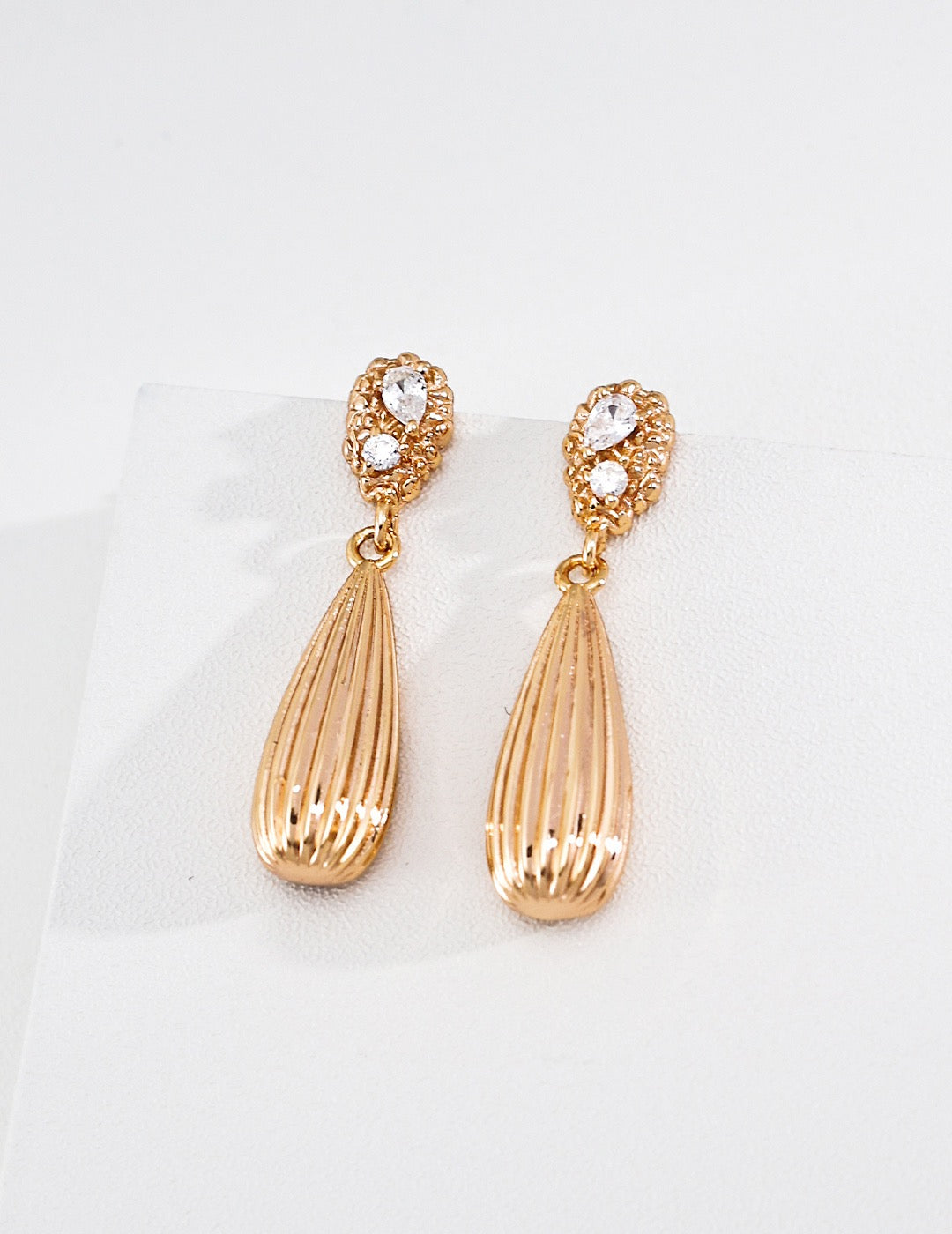 S925 Sterling‑Silver Vintage Wavy Texture Cushion Stud Earrings with Synthetic Cubic Zirconia