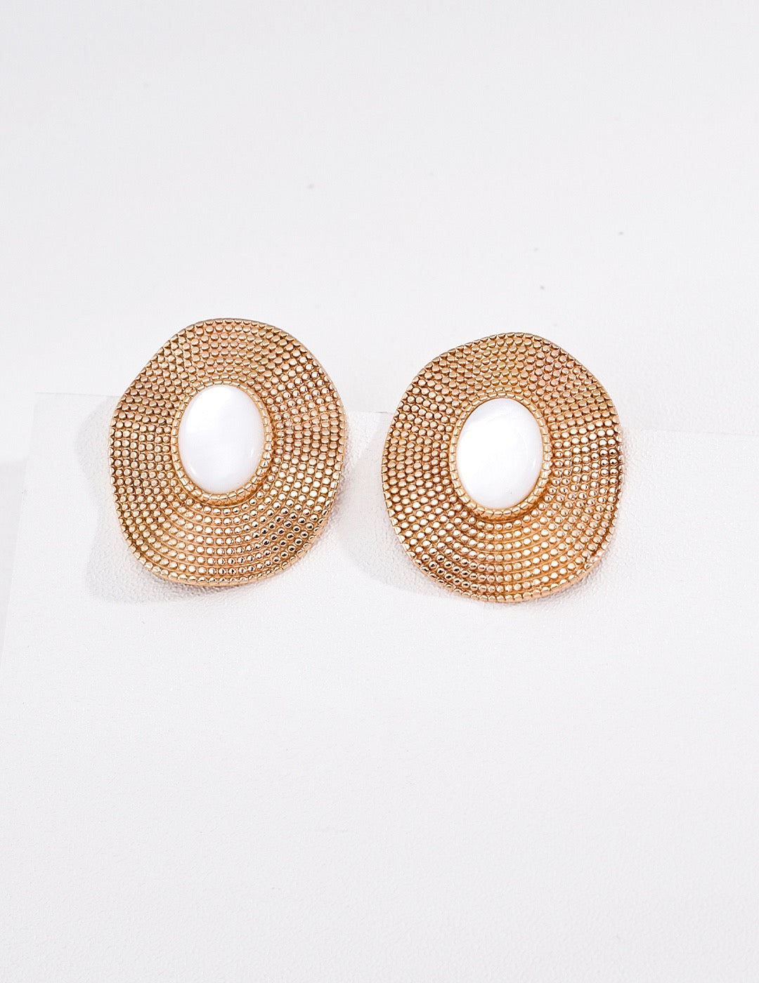 S925 Sterling‑Silver Tiger’s eye & Mother‑of‑Pearl Earrings, Vintage Beaded Straw‑Hat Texture, Vintage Gold & Platinum‑Tone