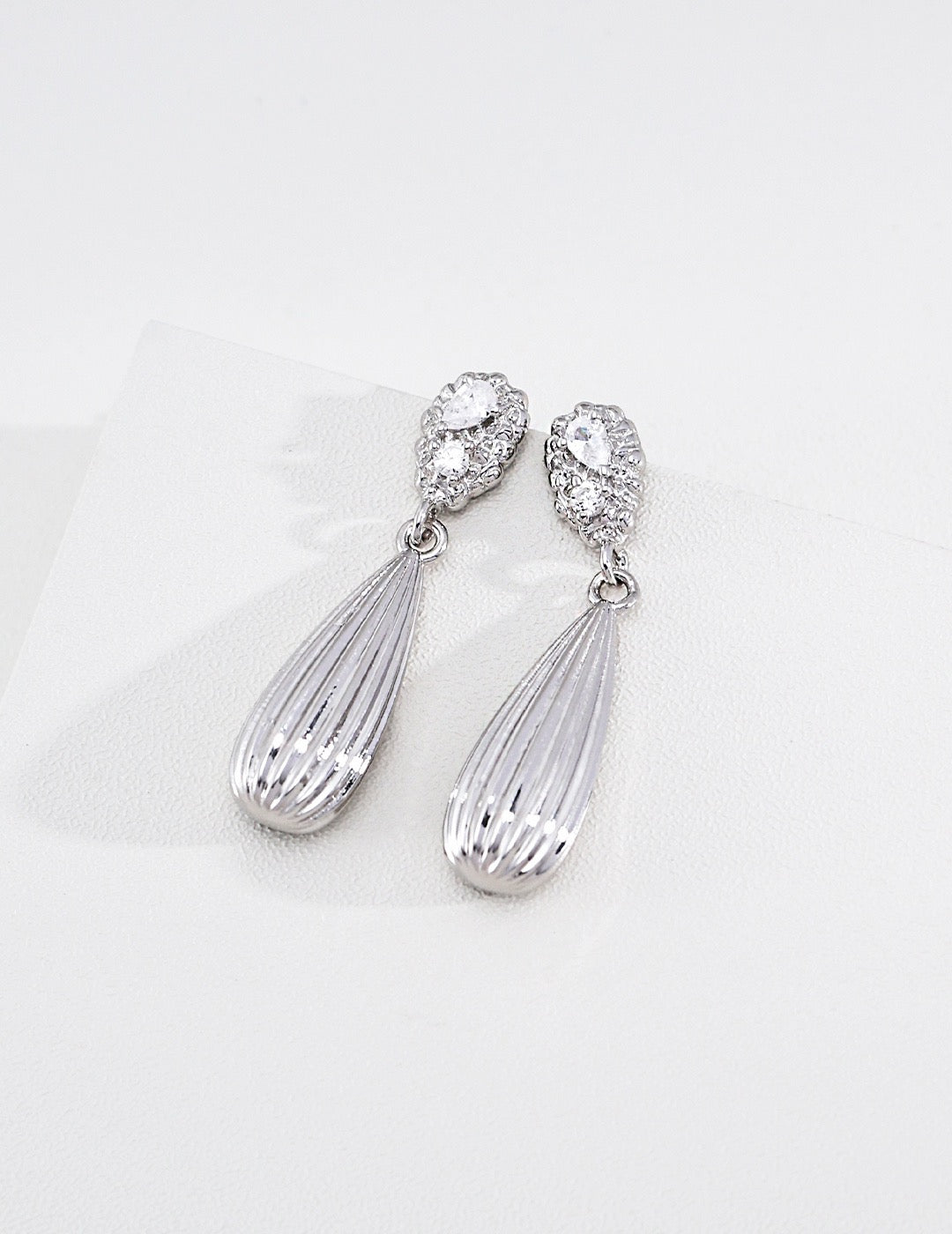 S925 Sterling‑Silver Vintage Wavy Texture Cushion Stud Earrings with Synthetic Cubic Zirconia