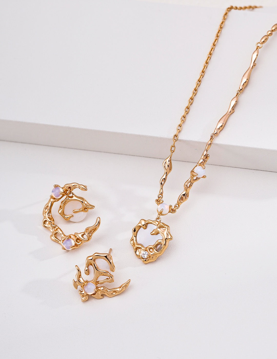 Moon Palace Series Sterling Silver White Mother‑of‑Pearl Butterfly Necklace
