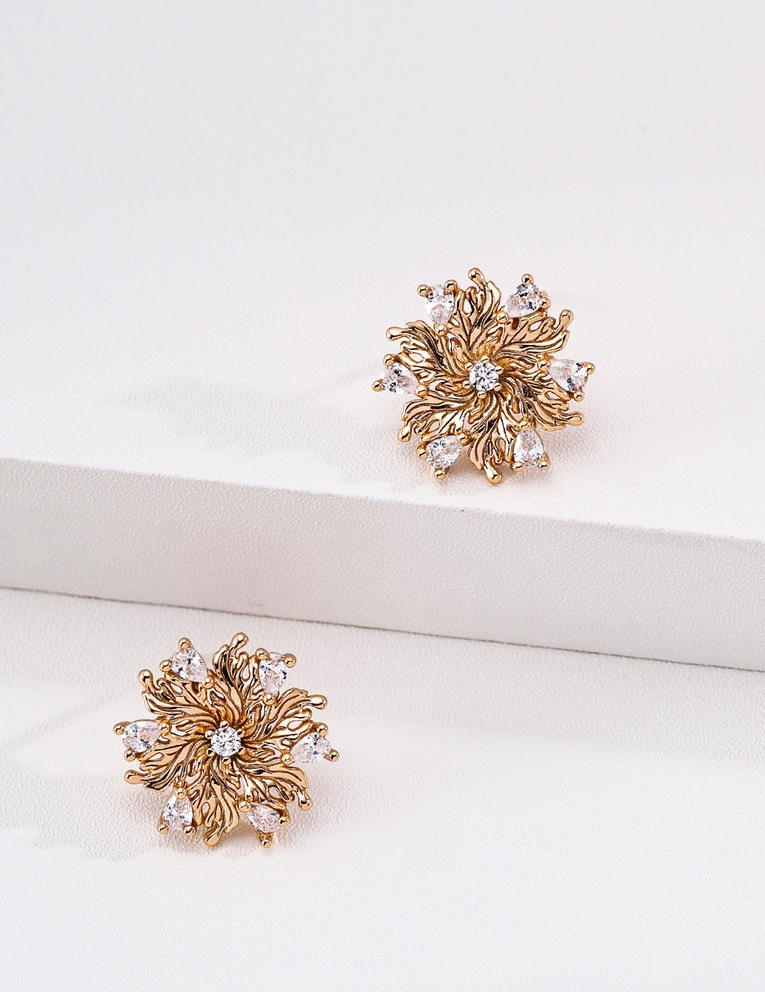 Six-Petal Lily Petal Earrings