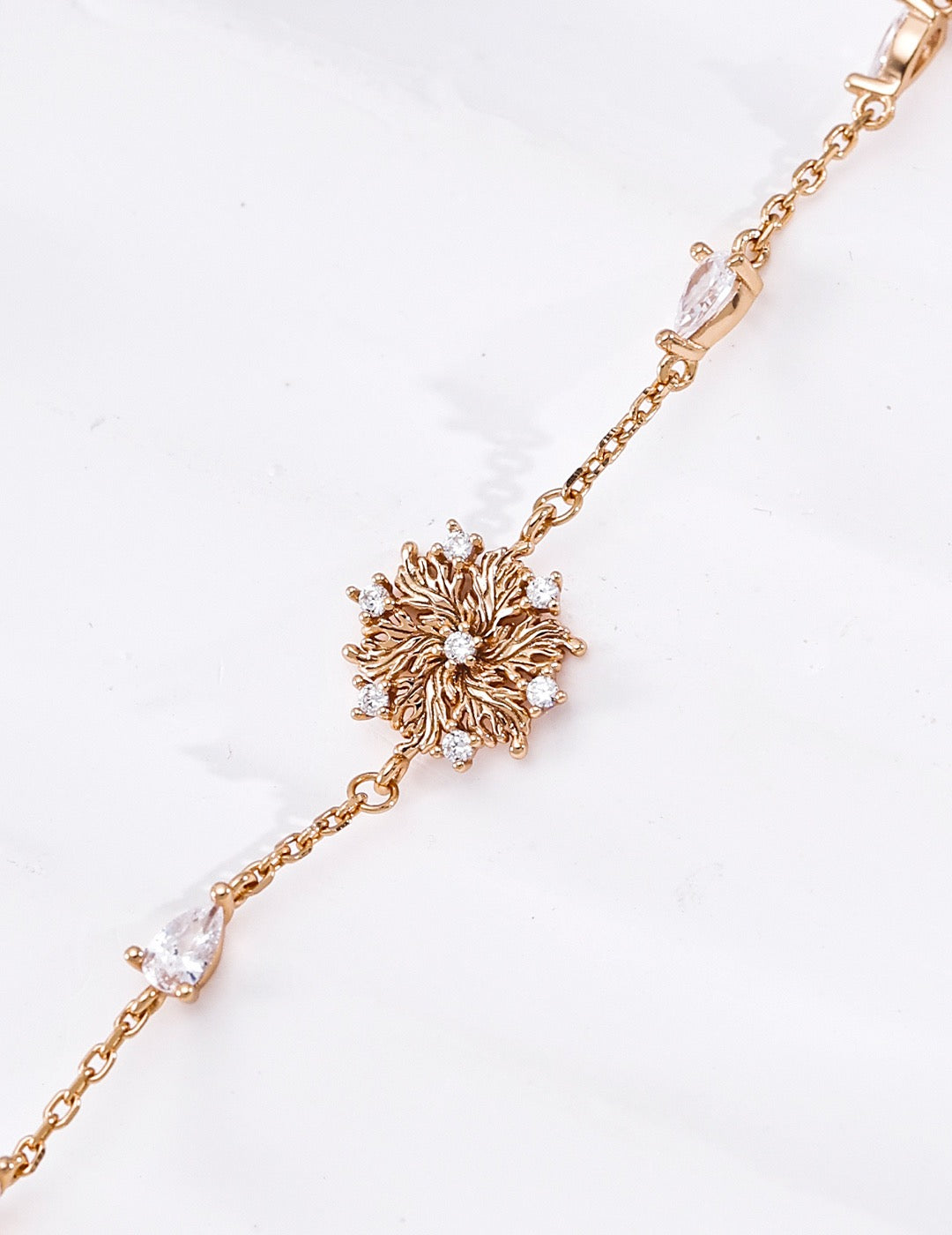 Six-Petal Lily Cubic Zirconia Bracelet, Symbolizing Purity and Good Fortune