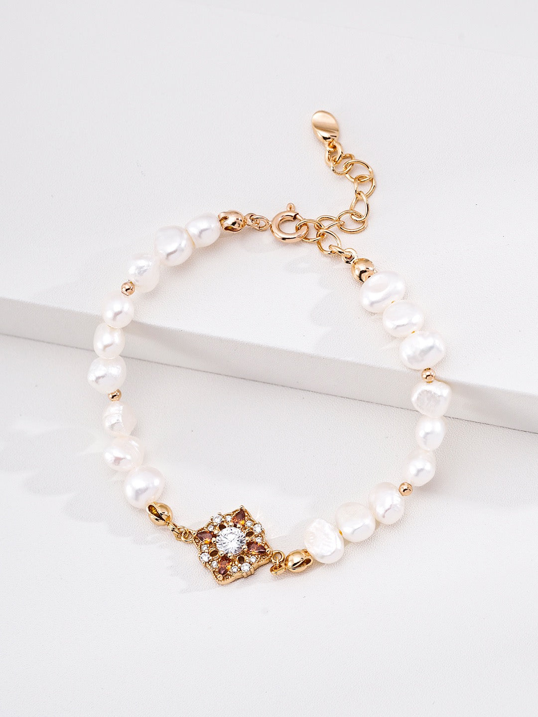 Baoxiang Floral Pearl Bracelet