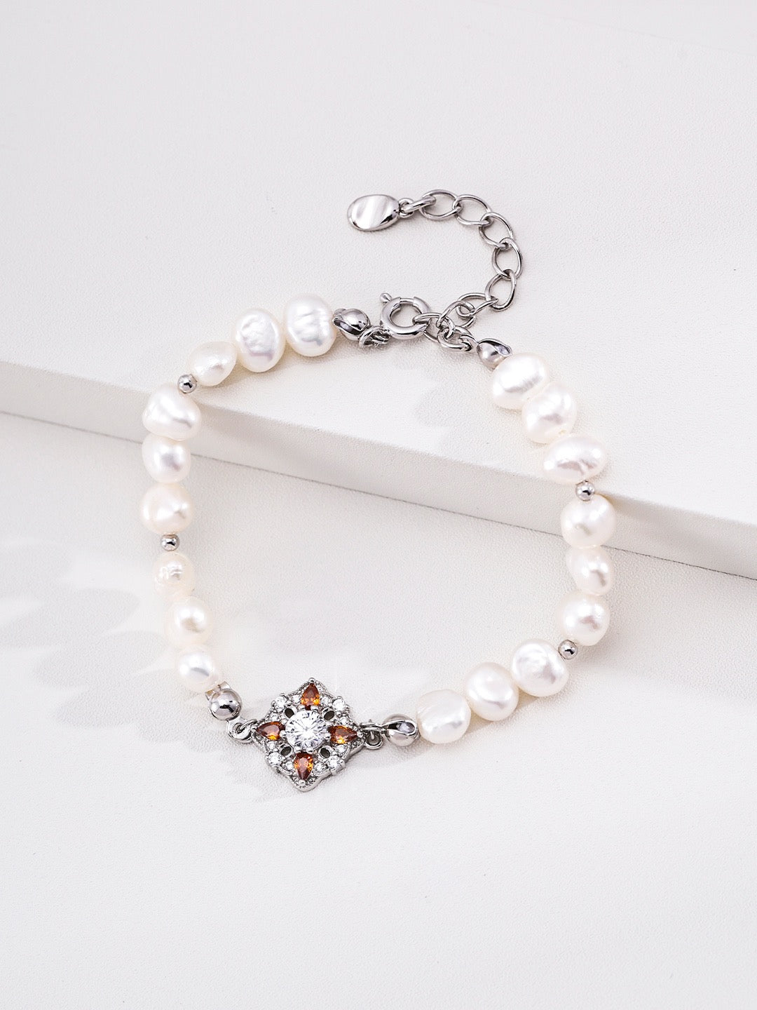 Baoxiang Floral Pearl Bracelet