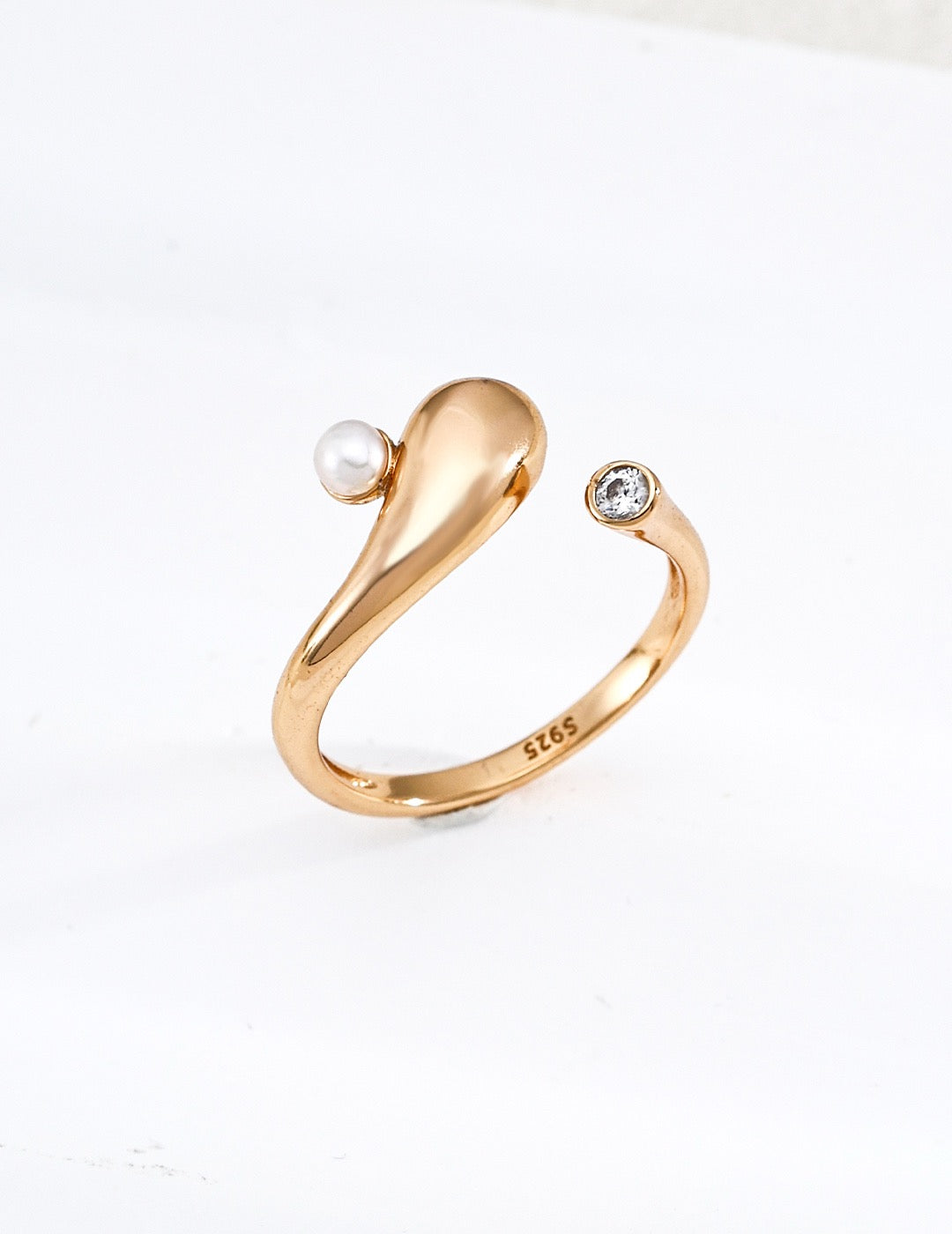 Vintage Gold · Shower of Light Series Pearl Zircon Ring