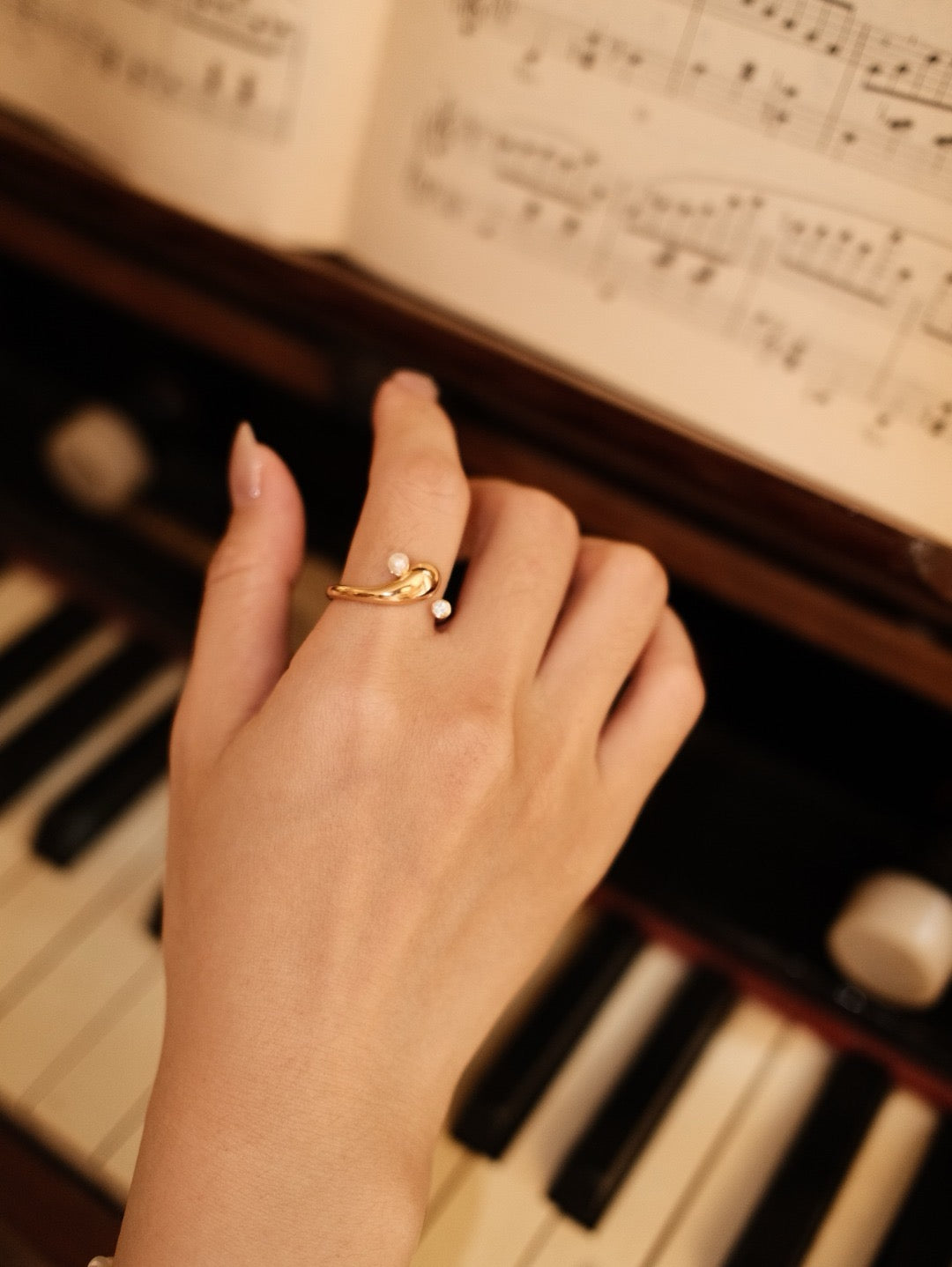Vintage Gold · Shower of Light Series Pearl Zircon Ring