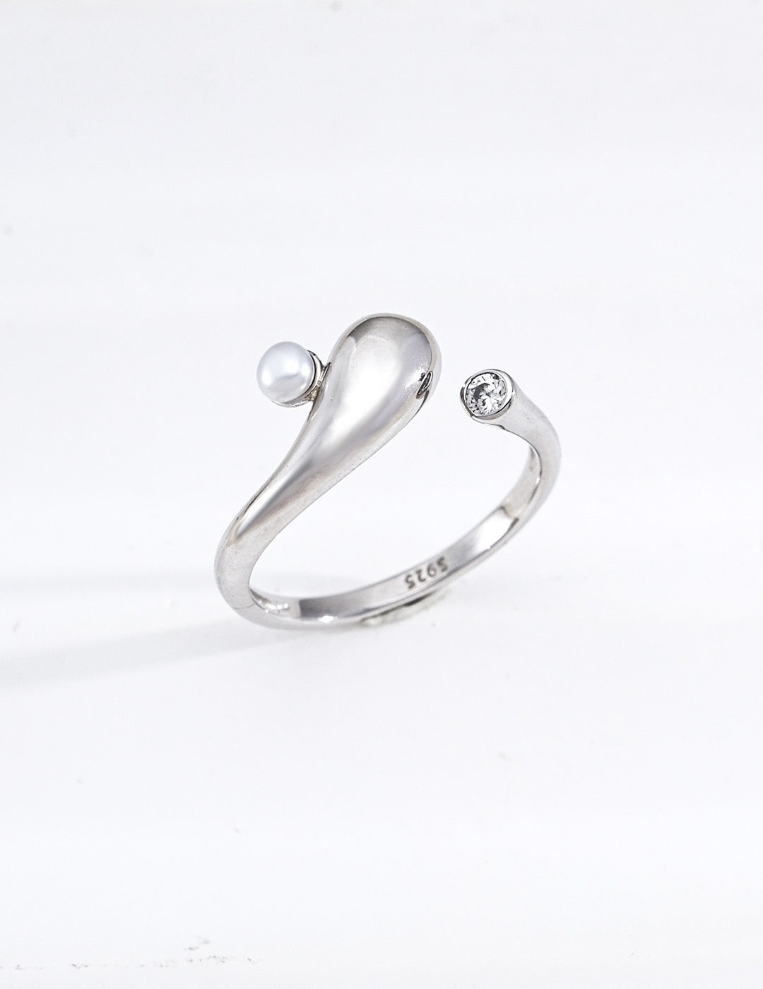 Vintage Gold · Shower of Light Series Pearl Zircon Ring