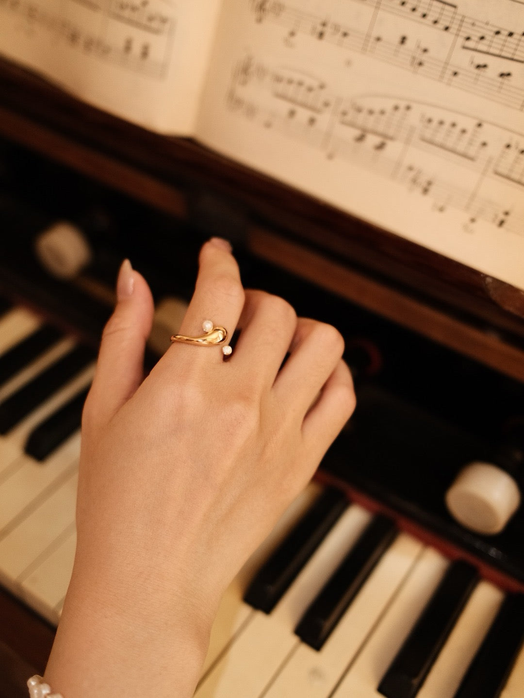 Vintage Gold · Shower of Light Series Pearl Zircon Ring